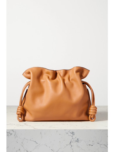 Loewe Flamenco Knots S号皮革手拿包 In Camel