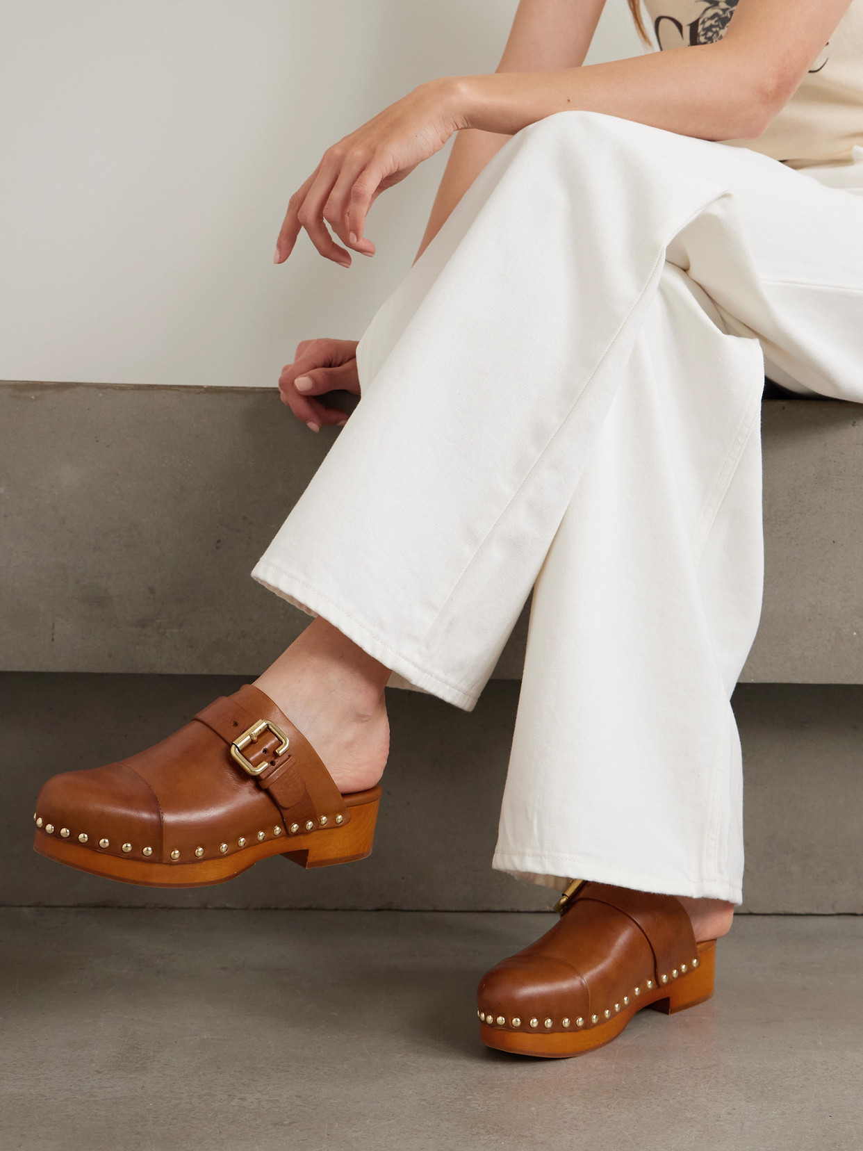 Chloé - Jeannette Embellished Leather Clogs