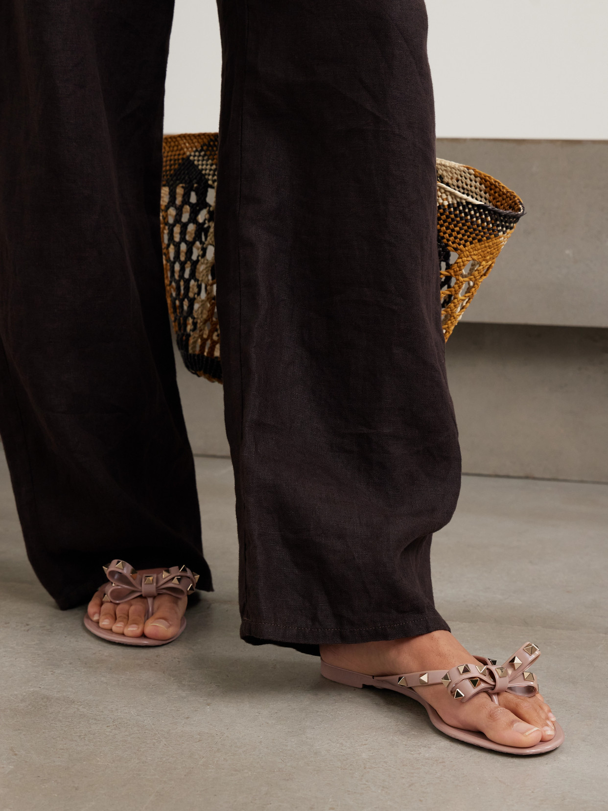 Garavani - The Rockstud Rubber Flip Flops